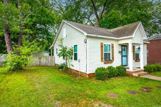 1114 Davis Street, Conway, AR 72034