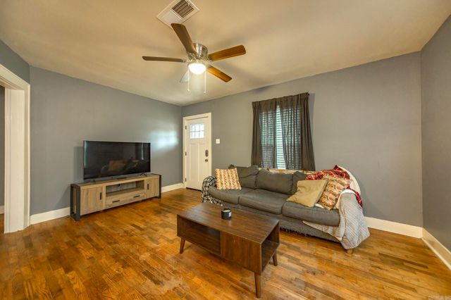 1114 Davis Street, Conway, AR 72034