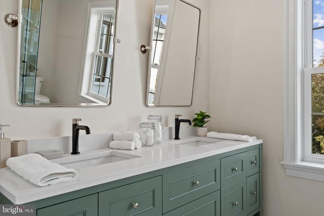 2432 OLCOTT AVE, Ardmore, PA 19003