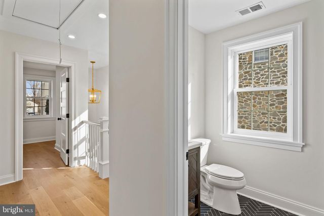 2432 OLCOTT AVE, Ardmore, PA 19003