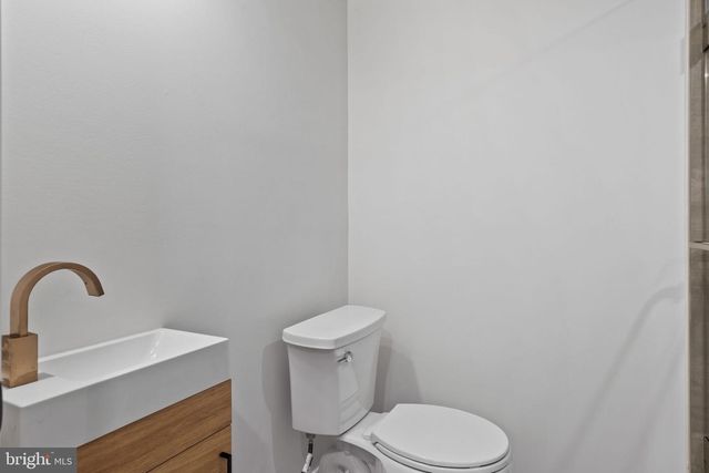 2432 OLCOTT AVE, Ardmore, PA 19003