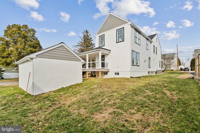 2432 OLCOTT AVE, Ardmore, PA 19003