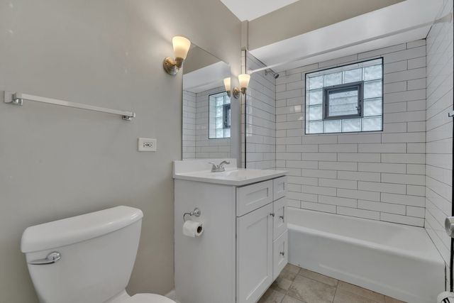 42 S Waiola Avenue 02, La Grange, IL 60525