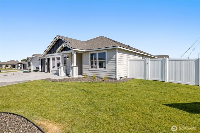 4208 W Sandy Ct, Moses Lake, WA 98837