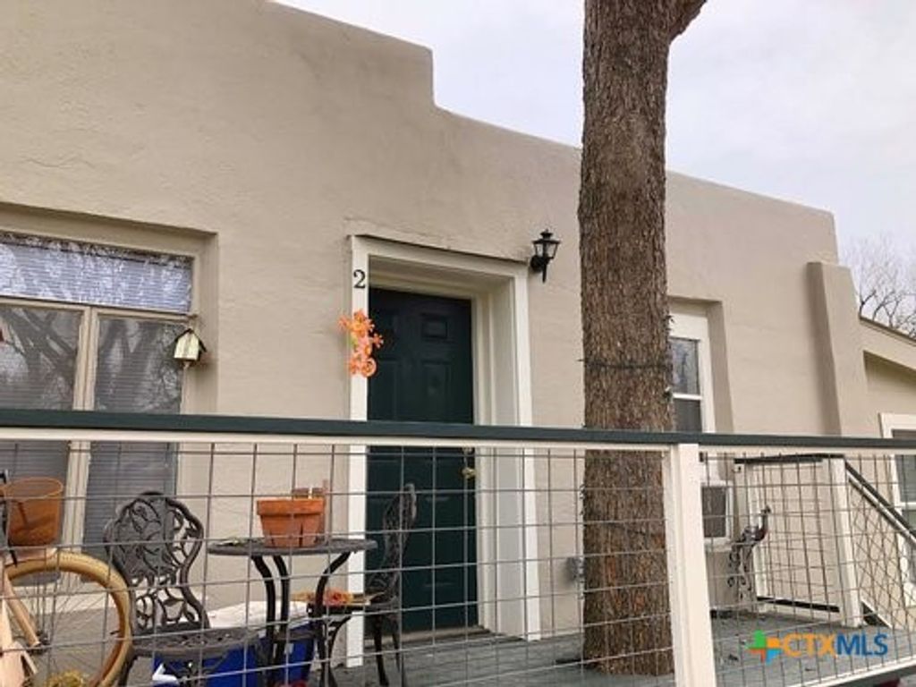 527 W San Antonio Street 2, San Marcos, TX 78666