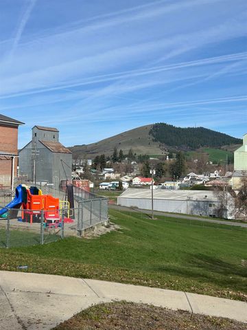 204 N Howard St, Tekoa, WA 99033