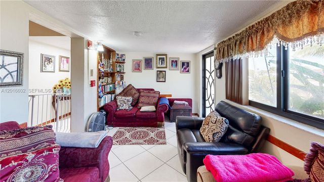 10900 SW 177th Ter, Miami, FL 33157