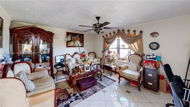 10900 SW 177th Ter, Miami, FL 33157