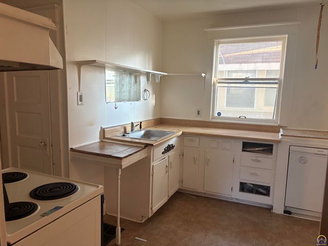1252 SW Mulvane ST, Topeka, KS 66604