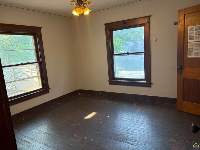 1252 SW Mulvane ST, Topeka, KS 66604