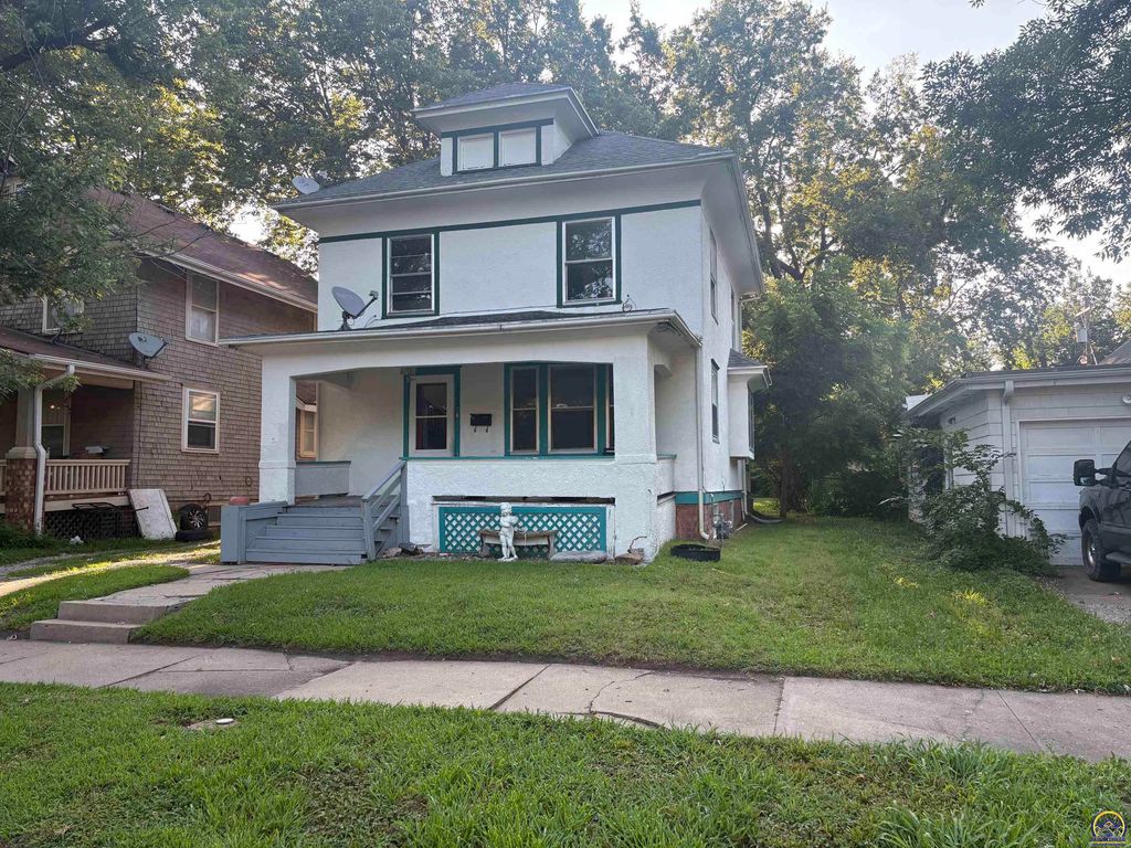 1252 SW Mulvane ST, Topeka, KS 66604
