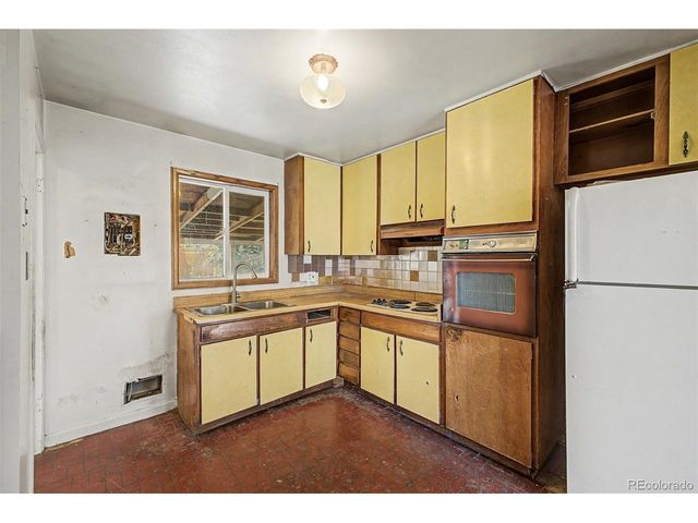 10693 Loren Ln, Denver, CO 80233