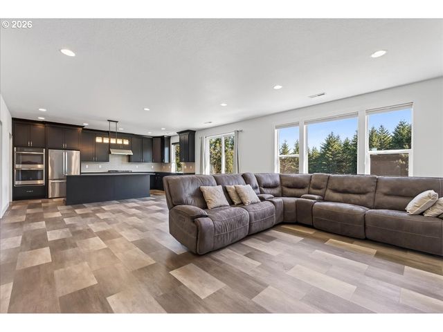 1023 SPIRIT LAKE Hwy, Castle Rock, WA 98611