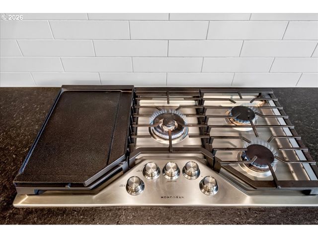 1023 SPIRIT LAKE Hwy, Castle Rock, WA 98611