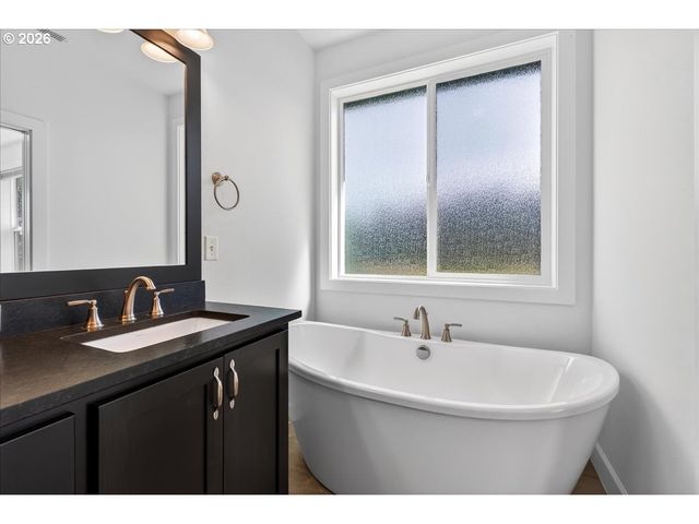 1023 SPIRIT LAKE Hwy, Castle Rock, WA 98611