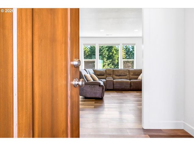 1023 SPIRIT LAKE Hwy, Castle Rock, WA 98611