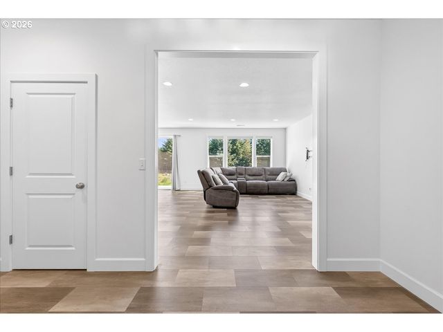 1023 SPIRIT LAKE Hwy, Castle Rock, WA 98611