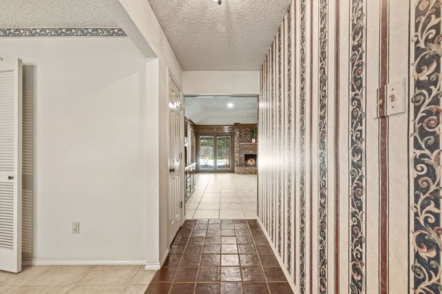 4321 Waycross Drive, Arlington, TX 76016
