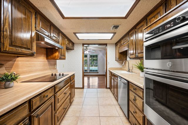 4321 Waycross Drive, Arlington, TX 76016
