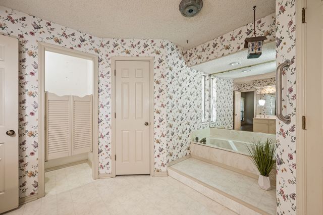 4321 Waycross Drive, Arlington, TX 76016