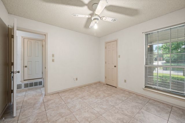 4321 Waycross Drive, Arlington, TX 76016