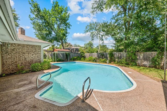 4321 Waycross Drive, Arlington, TX 76016