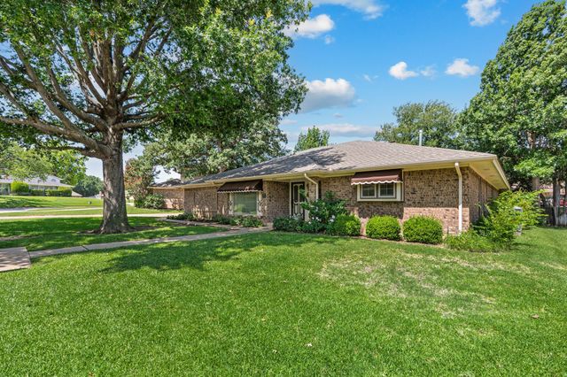 4321 Waycross Drive, Arlington, TX 76016