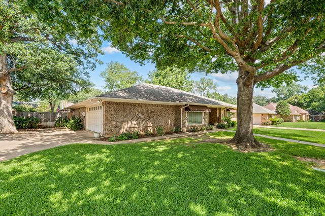 4321 Waycross Drive, Arlington, TX 76016