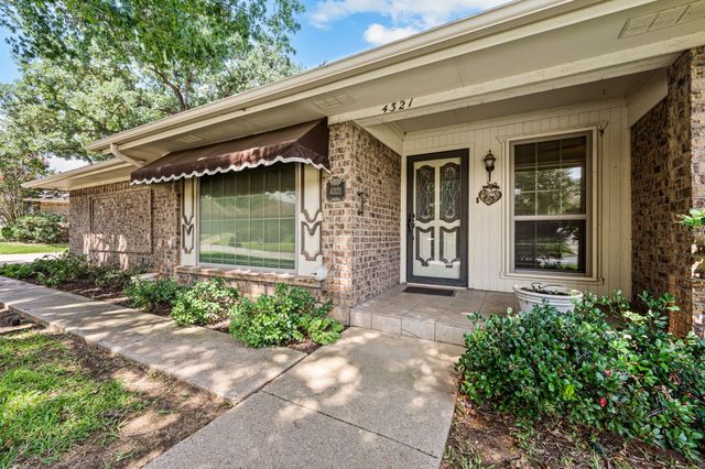 4321 Waycross Drive, Arlington, TX 76016