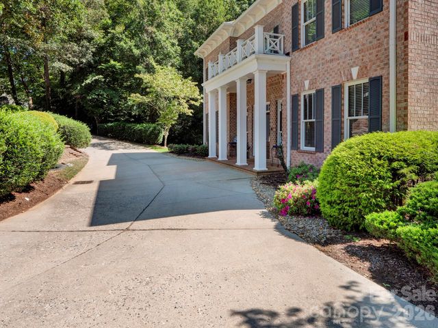 209 37th Avenue Place NW, Hickory, NC 28601