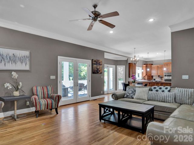 209 37th Avenue Place NW, Hickory, NC 28601