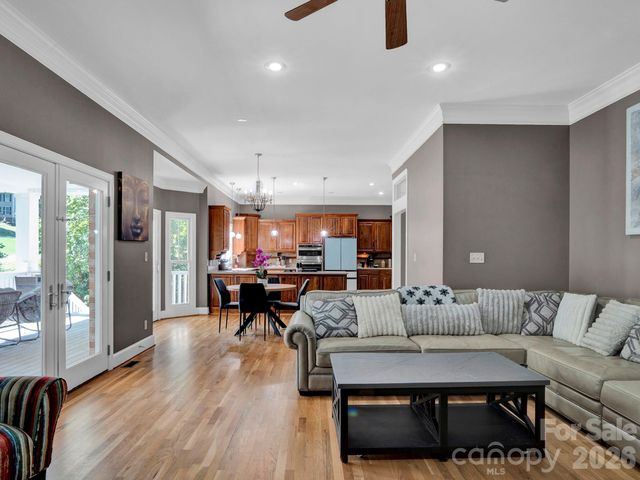 209 37th Avenue Place NW, Hickory, NC 28601