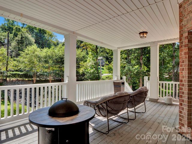 209 37th Avenue Place NW, Hickory, NC 28601