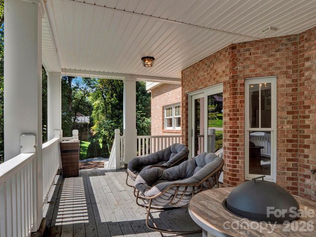 209 37th Avenue Place NW, Hickory, NC 28601