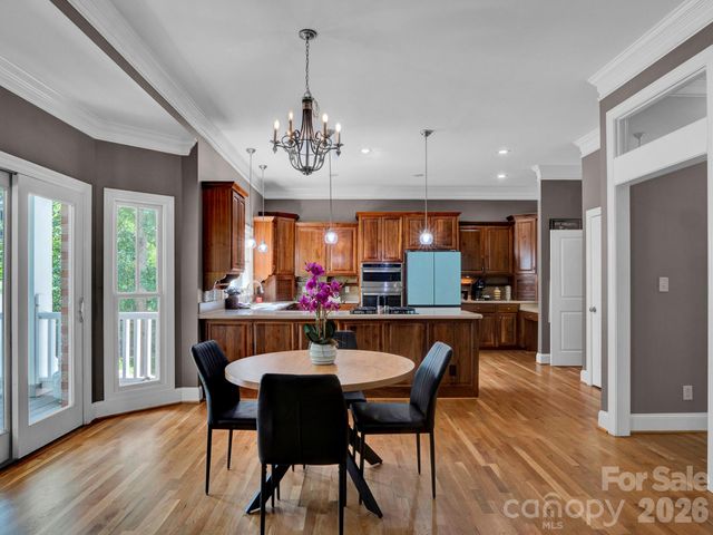 209 37th Avenue Place NW, Hickory, NC 28601