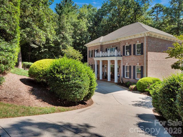 209 37th Avenue Place NW, Hickory, NC 28601