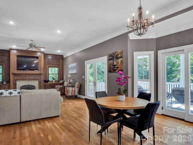 209 37th Avenue Place NW, Hickory, NC 28601