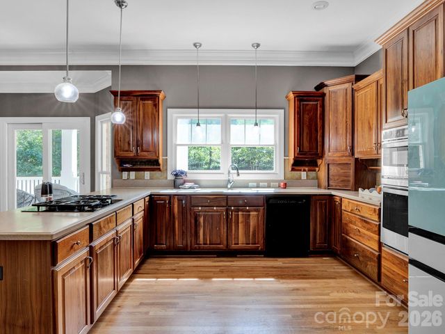 209 37th Avenue Place NW, Hickory, NC 28601