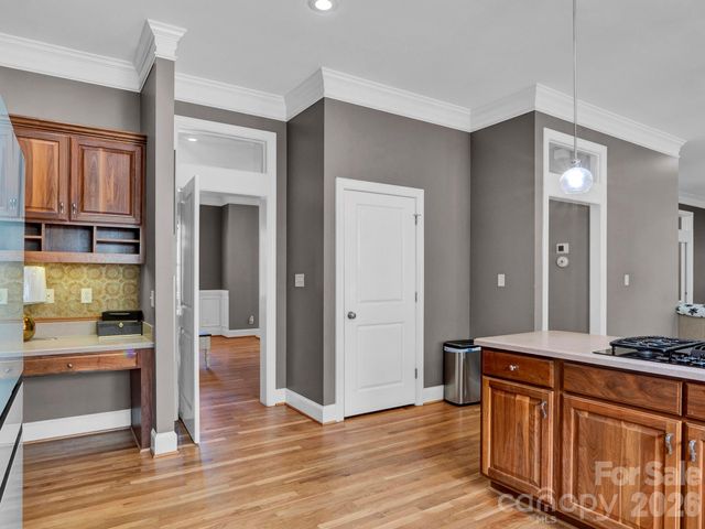 209 37th Avenue Place NW, Hickory, NC 28601