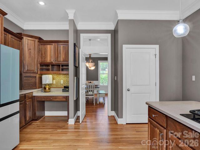 209 37th Avenue Place NW, Hickory, NC 28601