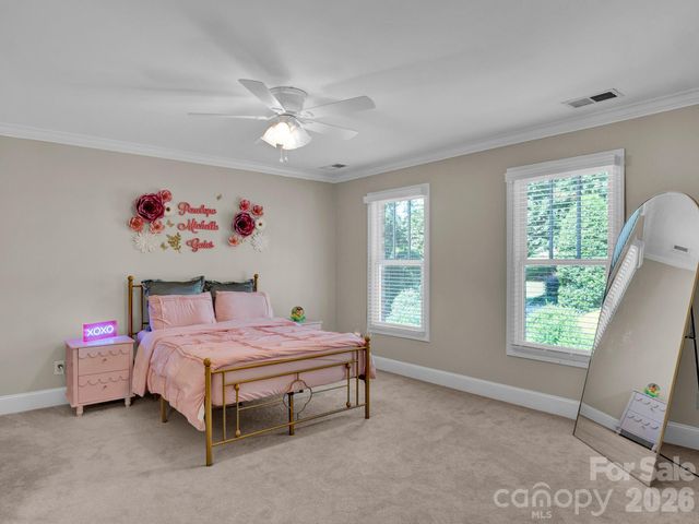 209 37th Avenue Place NW, Hickory, NC 28601