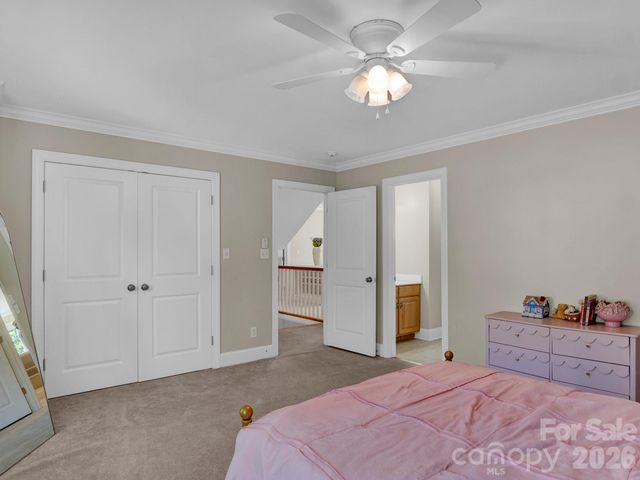 209 37th Avenue Place NW, Hickory, NC 28601