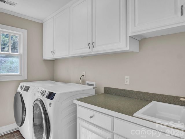 209 37th Avenue Place NW, Hickory, NC 28601