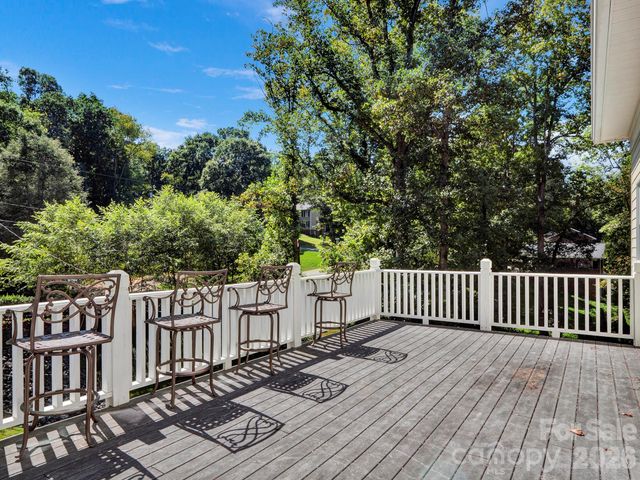 209 37th Avenue Place NW, Hickory, NC 28601