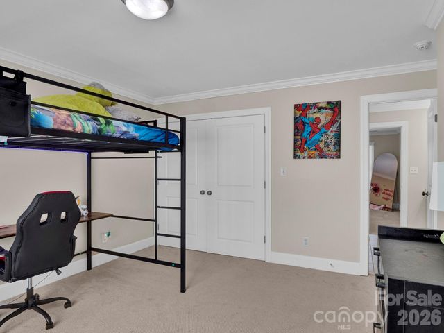 209 37th Avenue Place NW, Hickory, NC 28601