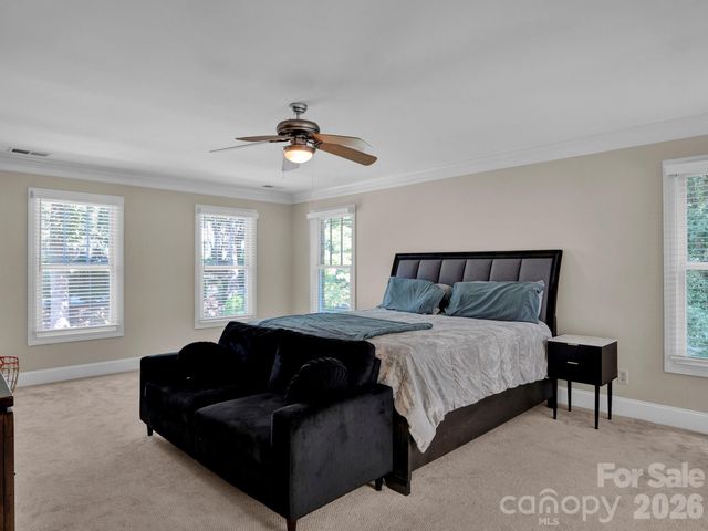 209 37th Avenue Place NW, Hickory, NC 28601