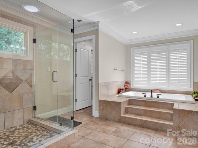 209 37th Avenue Place NW, Hickory, NC 28601