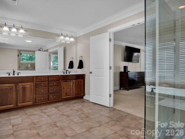 209 37th Avenue Place NW, Hickory, NC 28601