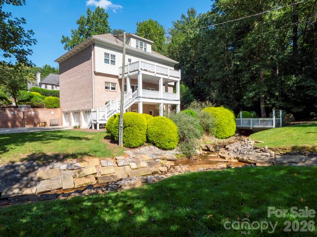 209 37th Avenue Place NW, Hickory, NC 28601