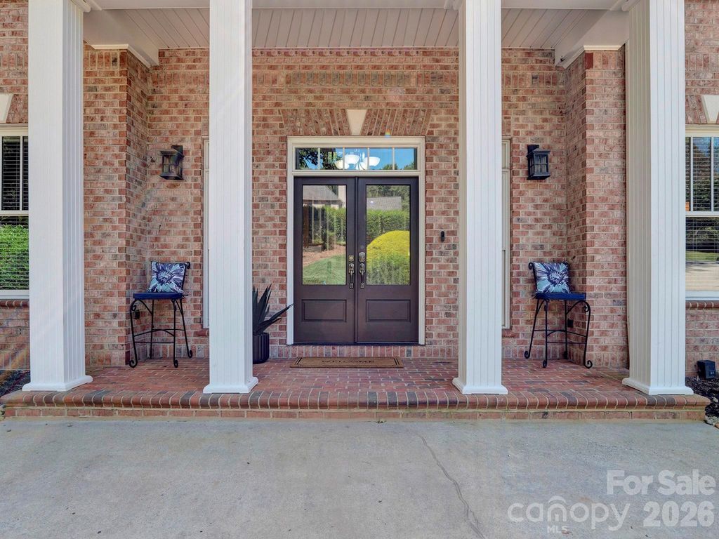 209 37th Avenue Place NW, Hickory, NC 28601